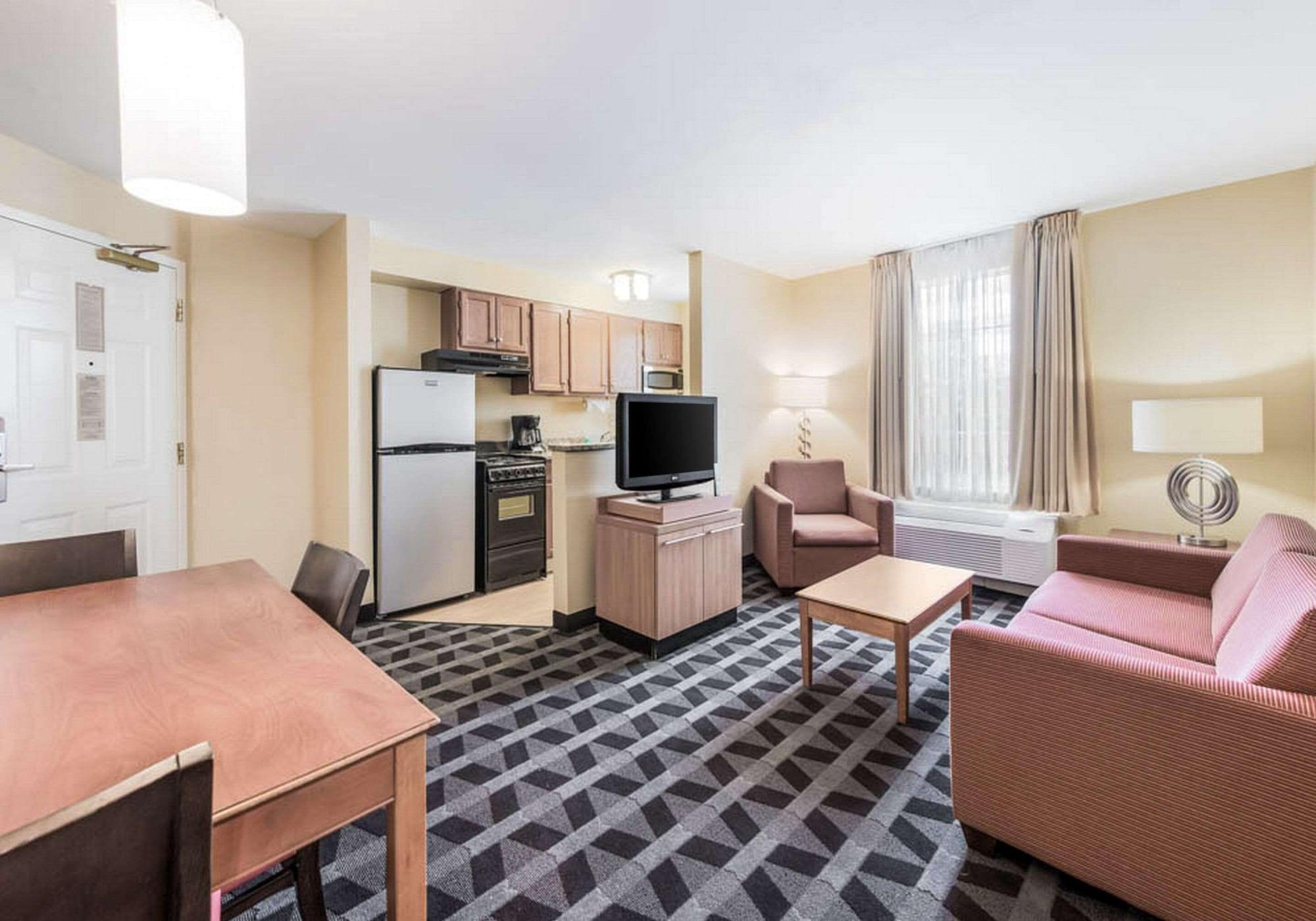 Birch Hills Suites - Blue Ash Εξωτερικό φωτογραφία